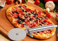 La cocina del acero inoxidable de la aduana SS304 equipa el cortador de la pizza con la manija de madera de los PP