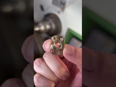 Personalizar piezas pequeñas de titanio de CNC TC4 ligero para controlador Bluetooth